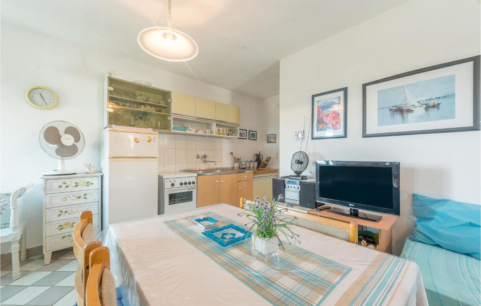 1 Bedroom Lovely Apartment In Tribunj Tribunj  Luaran gambar