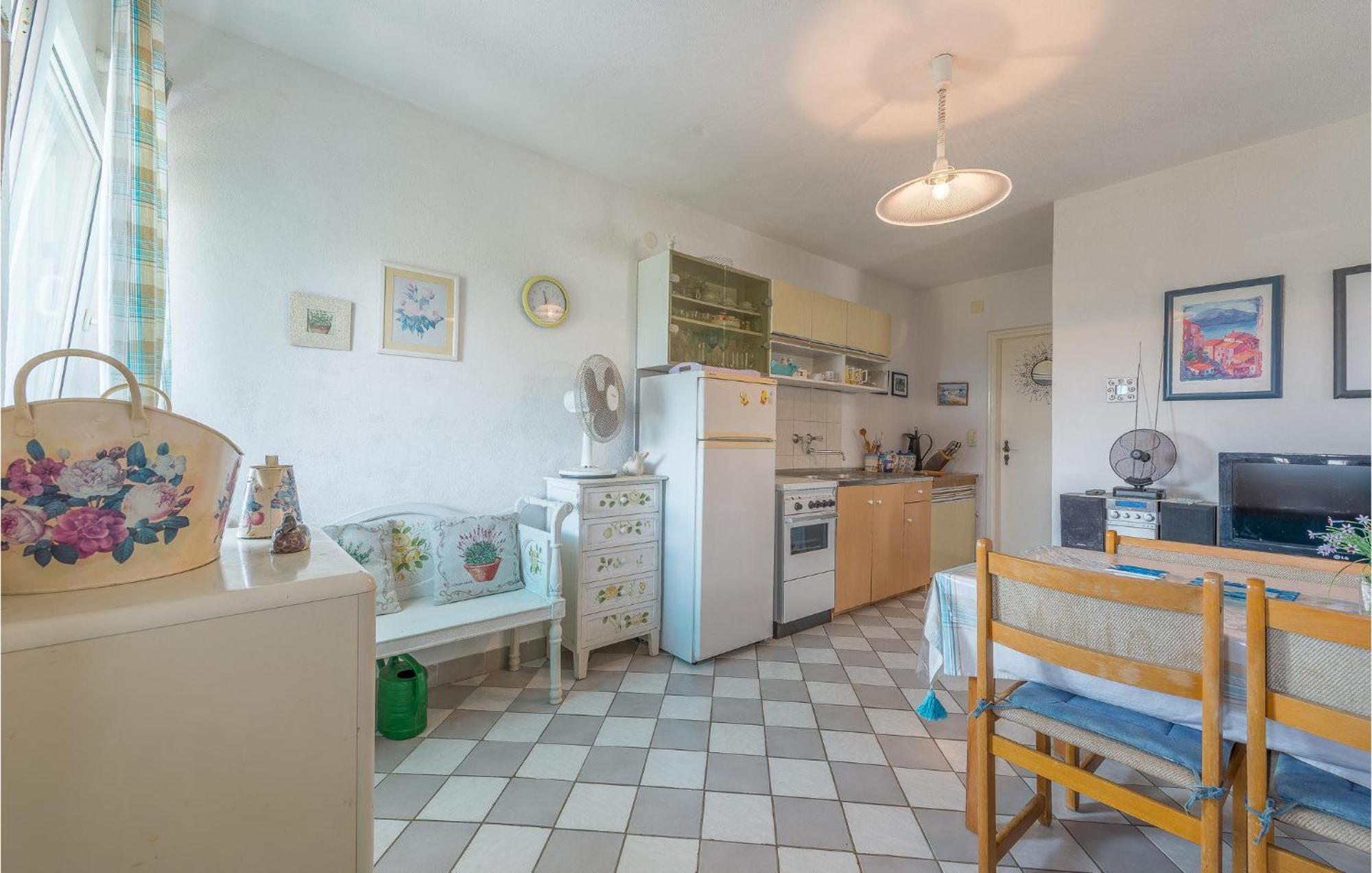1 Bedroom Lovely Apartment In Tribunj Tribunj  Luaran gambar