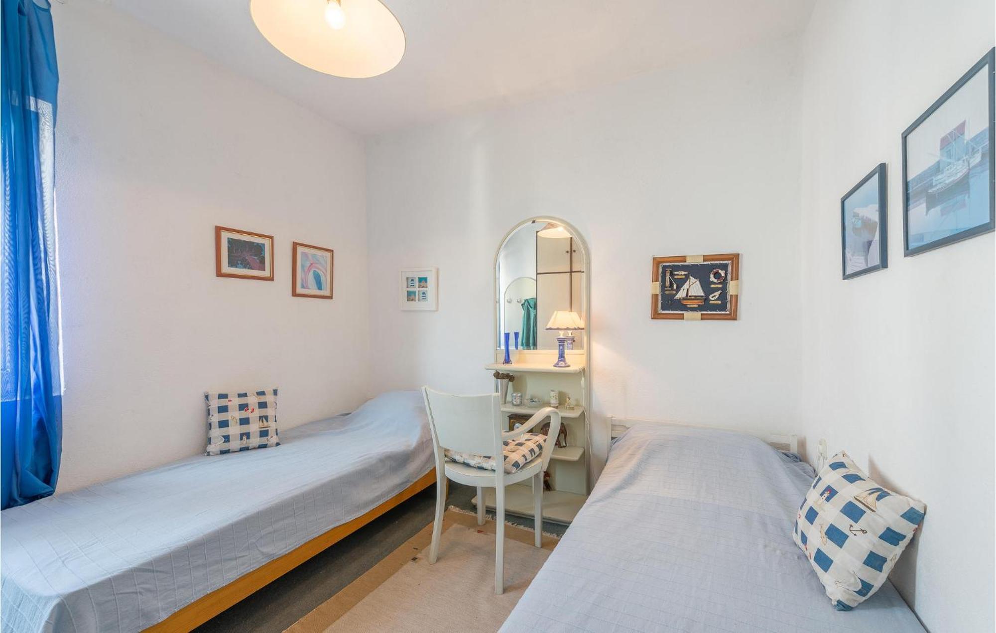 1 Bedroom Lovely Apartment In Tribunj Tribunj  Luaran gambar